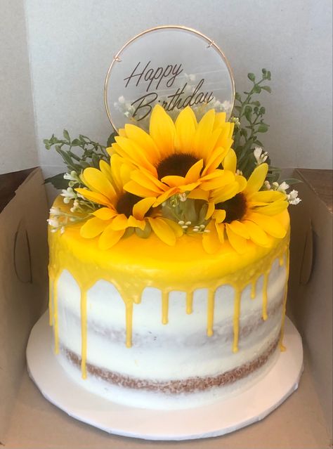 Sunflower Cakes Ideas, Sunflower Cake Ideas Birthday, Sunflower Wedding Cake Ideas, Sunflower Cake Ideas, Sunflower Cake Birthday, Sunflower Baby Shower Cake, Sunflower Cake Design, Yellow Flower Cake, Sunshine Cakes