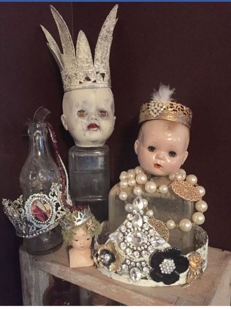 Doll Head Crafts, Repurposed Dolls, Primitive Flowers, Creepy Baby Dolls, Recycled Toys, Assemblage Art Dolls, Steampunk Crafts, Creepy Doll, Folk Doll