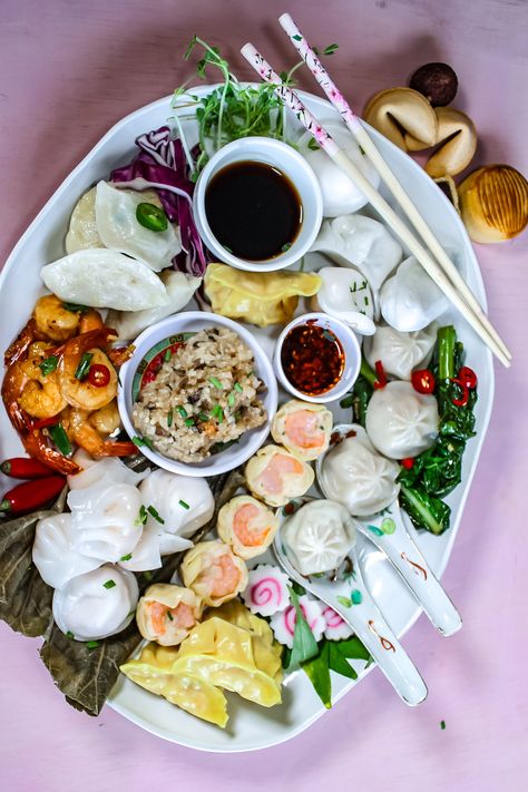 Asian Grazing Platter, Thai Food Charcuterie Board, Dumpling Charcuterie Board, Dim Sum Platter, Asian Food Charcuterie Board, Charcuterie Board Asian, Sushi Grazing Board, Asian Inspired Charcuterie Board, Asian Party Food Platters