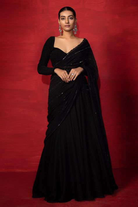 Georgette Saree With Full Sleeve Blouse, Black Blouse Neck Design, Stylish Black Blouse Design, Sequin Saree Blouse Designs Full Sleeves, Black Saree With Black Blouse, Black Sequin Saree Blouse Design, Black Full Sleeve Blouse Lehenga, Full Selves Blouse Design For Saree, Blouse Designs For Women Saree