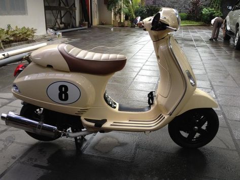 Modern Vespa : Aftermarket Wheels and Seats for LX50 and LX150? Lml Vespa, Vespa Lx, Italian Scooter, Aftermarket Wheels, Seat Design, Cafe Racer, Motorcycles, Vision Board, Garage