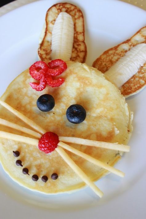 Easter Pancakes, Easter Bunny Pancakes, Dessert Crepes, Fun Pancakes, Bunny Pancakes, Decorações Com Comidas, Easter Breakfast, Brunch Food, Easter Brunch Food