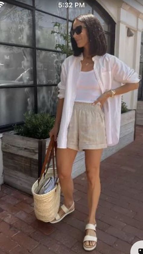 Linen Shirt Shorts Outfit, May Fashion 2024, Summer Outfits Linen Shorts, Chic Holiday Outfits Summer, Colorado Springs Outfits Summer, Chic Casual Summer Outfits, Summer Outfit Italy, Tan Linen Shorts Outfit, Coastal Grandmother Summer Outfits