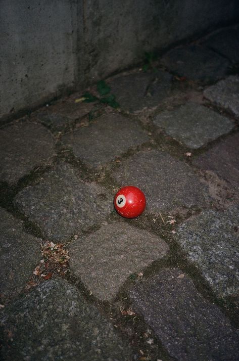 A red object on the ground near a wall photo – Free Berlin Image on Unsplash Point In Photography, Negative Space Photography, Deep Depth Of Field, Apple Images, Space Photography, Fruits Images, Wall Photo, Red Ball, Depth Of Field