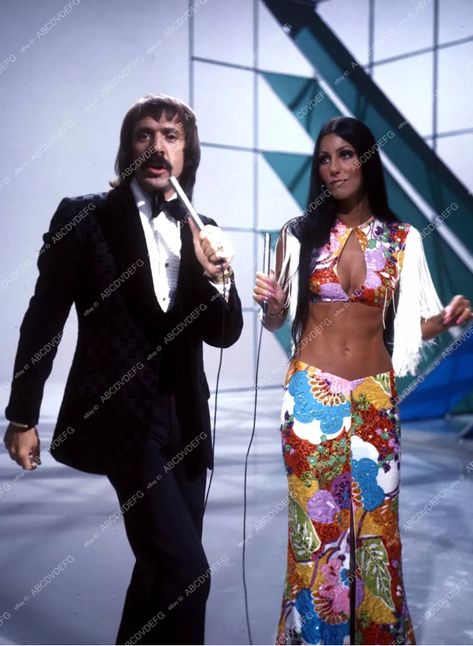 Sunny And Cher Costume, Sonny And Cher Outfits, Sonny And Cher Costume Halloween, Sunny And Cher, Sonny And Cher Costumes, Sonny And Cher Costume, Cher Costume Halloween, Cher Iconic Looks, Cher Costume