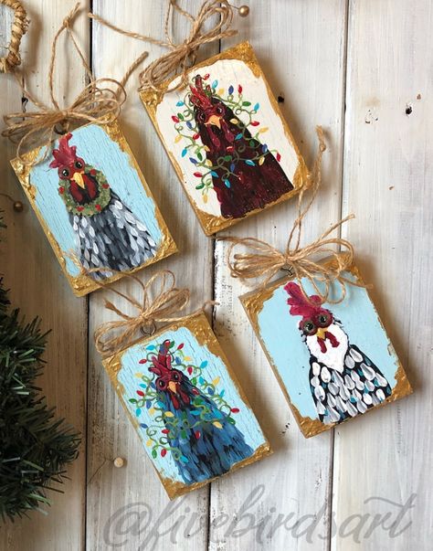 Christmas Rooster Painting, Christmas Chicken Decoration, Painted Chicken Ornaments, Diy Chicken Decorations, Country Christmas Paintings, Chicken Ornaments Ideas, Christmas Chicken Painting, Chicken Ornaments Diy, Christmas Chicken Art