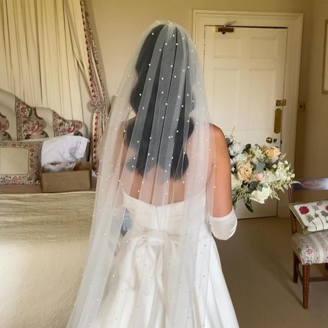 My Signature Bridal Waves paired with a Pearl Veil, Statement Bow Train, Gloves and a gorgeous bouquet from @libertyblooms. PERFECTION! ❤️ Hair @mhm_styling Makeup @mixedbeauty.taylorjaye Flowers @libertyblooms Venue @dundascastle You can see more of this stunning bridal look and the professional pics from @craigandevasanders ❤️ #scottishwedding #scottishcastlewedding #scottishhairstylist #bridalhairscotland #bridalhairstylistscotland #vogueworthy Pearl Wedding Hairstyles, Pearl Veil Hair Down, Bridal Blowout Hair With Veil, Pearled Wedding Veil, Bridal Hair With Pearls, Satin Wedding Dress With Pearl Veil, Satin Wedding Dress Pearl Veil, Wedding Vail Pearl, Vintage Waves Wedding Hair Veil