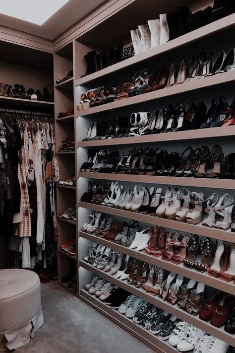 Room Ideas For Women, Nice Closet, Shoes Wardrobe, Organization College, House Closet, Dream Closet Design, Walk In Closet Design, Luxury Closets Design, Closet Renovation