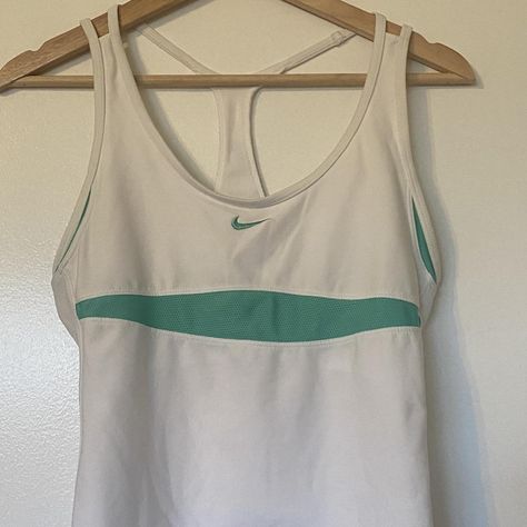 Sporty tank w/built in mesh bra  Size Medium... - Depop Volleyball Fits, Nike Tennis Outfits, Sporty Clothes, Sport Fits, Athletic Wear Womens, White Tank Top Women, Nike Retro, Sports Tops, Black Family