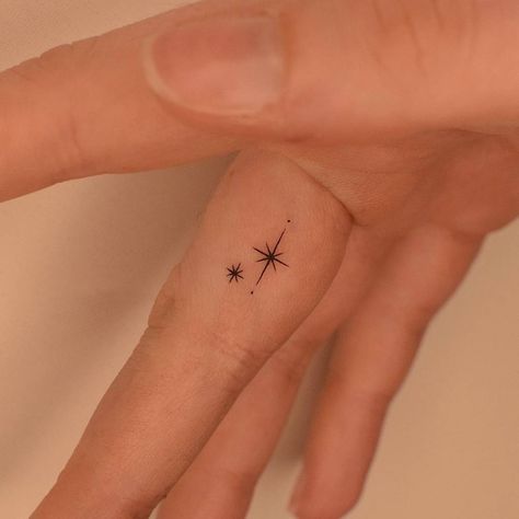 Ster Tattoo, Inside Finger Tattoos, Shooting Star Tattoo, Small Star Tattoos, Tiny Finger Tattoos, Small Finger Tattoos, Finger Tattoo For Women, Hand And Finger Tattoos, Star Tattoo Designs