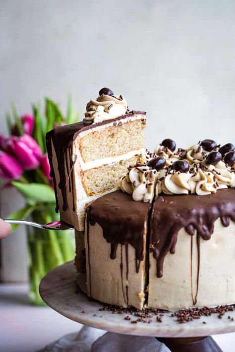 Coffee Celebration Cake, Mascarpone Frosting Cake, Gourmet Cake Recipes, Coffee Themed Cake, Mascarpone Icing Recipe, Mascarpone Icing, Chocolate Easter Cake, Cake With Mascarpone, Mascarpone Cake