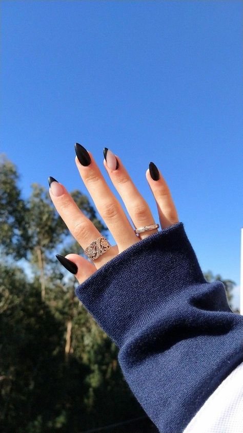 Black Nails 2022 Trends Winter, Black Design Nails Almond, Dark Oval Nails Designs, Almond Nail Designs Dark Colors, Black Nails Inspiration Almond, Stylish Black Nails, Oval Black Nails Design, Black Nails For Wedding Guest, Dark Nails Oval