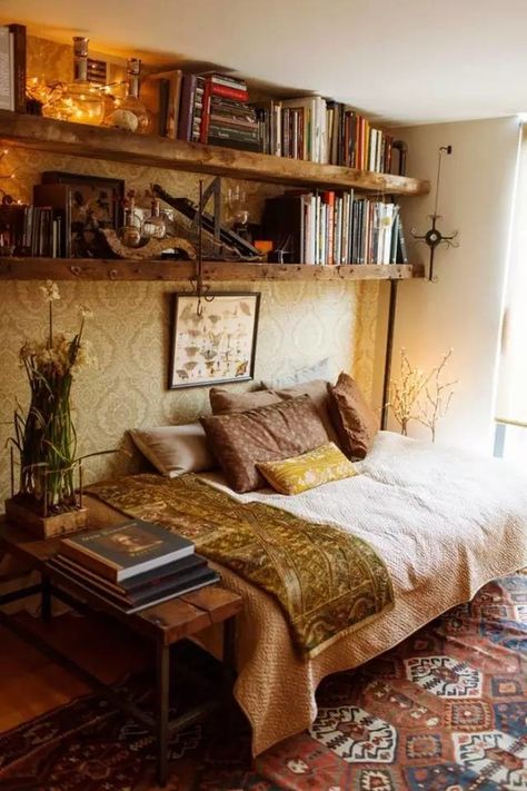 Boho bedroom open shelving - Home Decorating Trends - Homedit Boys Furniture, Book Corner, Headboard Decor, Decor Ikea, Interior Vintage, Bohemian House, Bachelor Pad, Bohemian Bedroom, Money Aesthetic