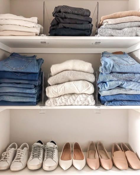 Jeans Organization Ideas, Jeans Storage Ideas, Jeans Organization, Jeans Storage, Jean Organization, Denim 2024, Organiser Son Dressing, Minimal Closet, Closet Organisation