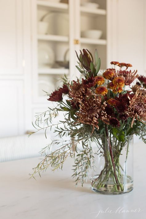 Thanksgiving Flower Arrangements Simple, Fresh Fall Floral Arrangements Centerpiece, Fall Gala Centerpieces, Flowers For Thanksgiving Table, Thanksgiving Floral Tablescape, Friendsgiving Flower Arrangements, Floral Thanksgiving Centerpieces, Autumn Faux Flower Arrangements, White Fall Flower Arrangements