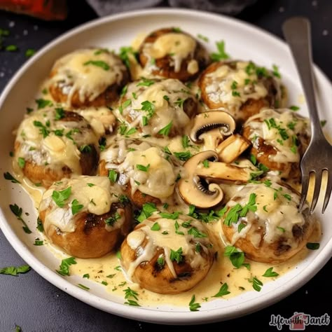 Garlic Parmesan Mushrooms Garlic Parmesan Mushrooms, Parmesan Mushrooms, Pasta Types, Mushroom Dish, Creamy Parmesan, Garlic Mushrooms, Baked Pork Chops, Creamy Mushrooms, Instant Pot Dinner Recipes