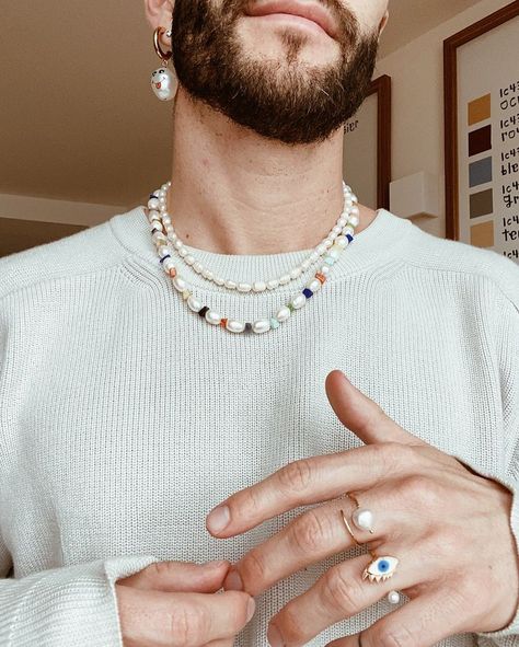 Outfit With Pearls, Pearl Necklace Men, Jewelry Nails, Diy Pearl Necklace, Nail Piercing, Wearing Pearls, Pearl Beach, Wearing Jewelry, Party Inspo