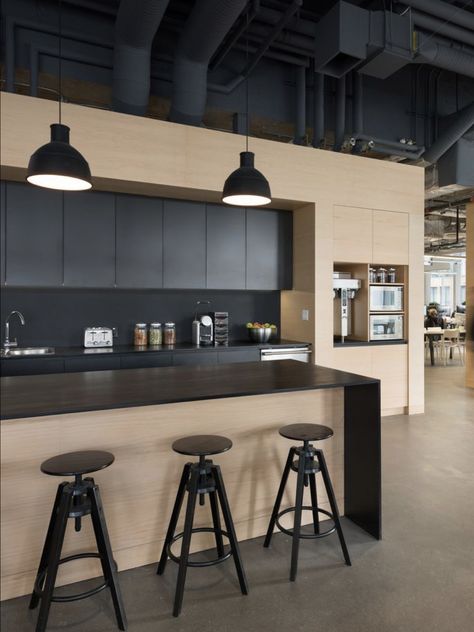 Break Room Design, Office Kitchenette, Kitchenette Design, Office Cafeteria, Coworking Space Design, Office Break Room, Industrial Office Design, Office Design Inspiration, Modern Office Space