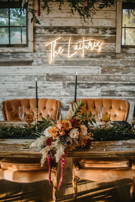 Rustic Boho Wedding Head Table, Moody Wedding Sweetheart Table, Table Numbers Fall Wedding, Vintage Head Table Wedding, Mr And Mrs Table Boho, Rustic Fall Wedding Centerpieces Diy, Head Table Fall Wedding, Classy October Wedding, Unique Wedding Alter Ideas