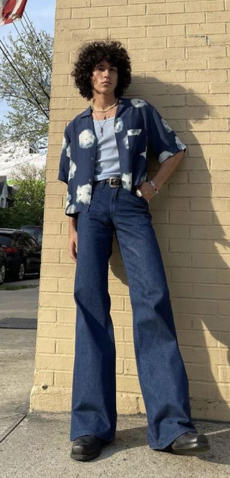 Mens 70s Fashion Summer, Men 70s Inspired Fashion, 70s Fashion Vintage Men, Levi 569 Outfit, Vintage 70s Outfits Men, 70s Men Outfit Ideas, Disco Male Outfit, 70s Outfits For Men, Man 70s Outfit