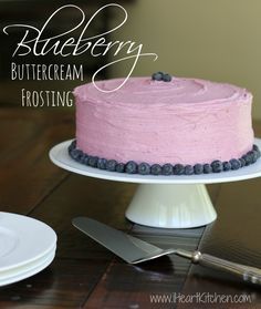 Blueberry Buttercream Frosting, Blueberry Buttercream, Frost Cupcakes, Blueberry Frosting, Heart Kitchen, Tiramisu Dessert, Whipped Frosting, Icing Frosting, Pistachio Cake