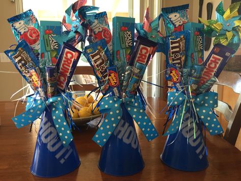 Cheerleader megaphone candy bouquet Cheerleaders Gifts Ideas, Senior Night Gift Basket Cheerleading, Cheer Megaphone Gift Ideas, Candy Cheer Gifts, Cheer Announcement Ideas, Cheer Birthday Gifts, Cheer Leader Gifts Cute Ideas, Megaphone Cheer Gifts, Cheer Favors Cheerleading Cute Ideas