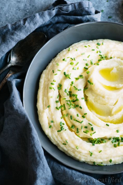 Creamiest Parsnip & Cauliflower Mash with Garlic & Chives - meatified Aip Thanksgiving, Heathy Eats, Dried Chives, Mashed Parsnips, Parsnip Recipes, Paleo Cauliflower, Cauliflower Mashed Potatoes, Cauliflower Mash, Cauliflower Dishes