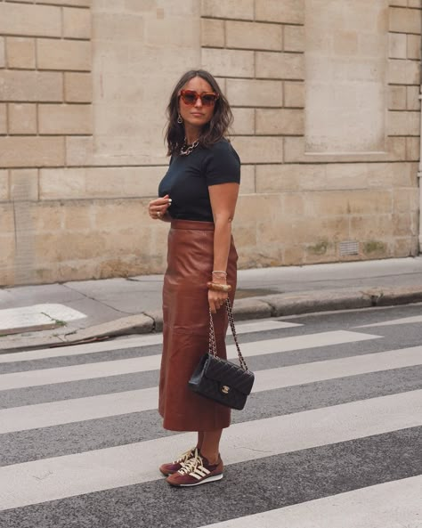 Hello 🤎 Teeshirt @maisonstellaetsuzie Jupe @sezane Basket @adidas sl72 #adidassl72 #ootd #outfitinspo #outfitoftheday #ootdstyle #streetstyle Sl 72 Adidas, Adidas Samba Outfit Women Casual, Adidas Sl72 Outfit Women, Sl 72 Adidas Outfit, Adidas Sl 72 Woman Outfit, Sezane Outfit, Casual Minimalist Outfit, Adidas Samba Outfit Women, Basket Adidas