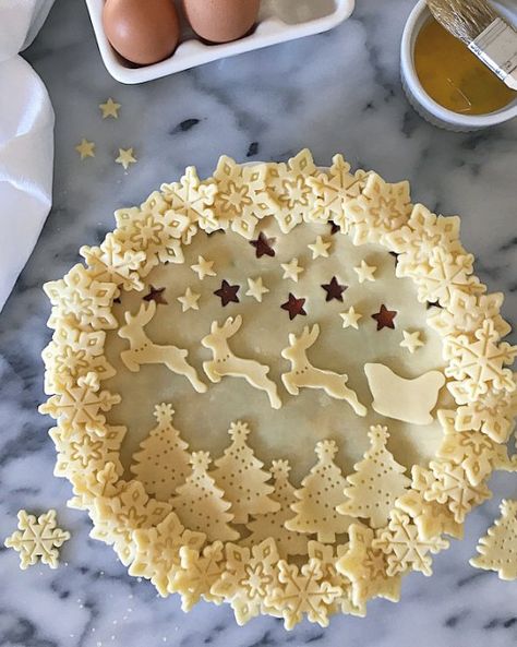 Pie Crust Art, Apple Cranberry Pie, Pie Crust Designs, Pie Decoration, Christmas Pie, Perfect Pies, Apple Pie Recipes, Christmas Cooking, Pie Dessert