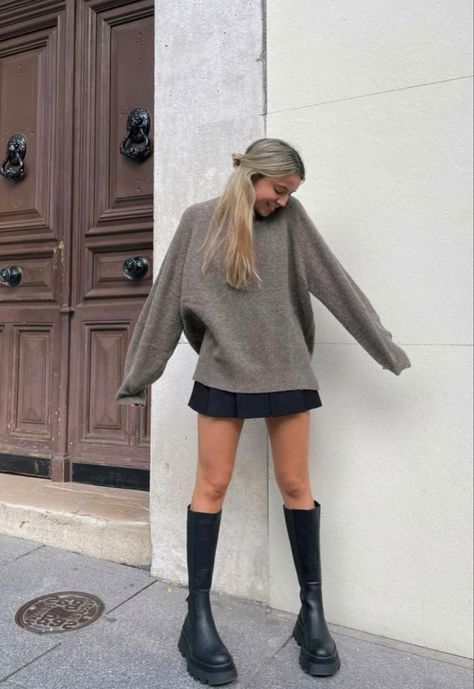 Mini Skirt Ankle Boots Outfit, Autumn Outfits Dress Boots, Paris Fall 2023 Fashion, Cute Drinks Outfit, Europe Winter Outfits 2023, Mini Skirt Jumper Outfit, Jumper Dress And Boots, Date Outfits Autumn, Black Skirt Autumn Outfit