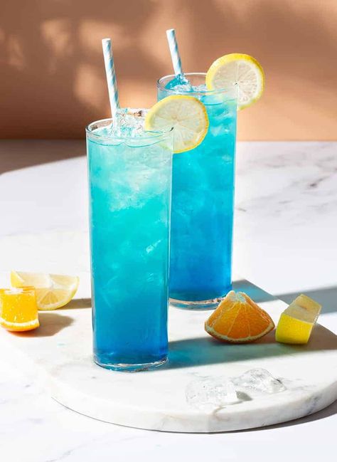 Blue Mocktail Recipe, Blue Mocktail, Summer Mocktails, Blue Curacao Liqueur, Creative Drinks, Mocktail Drinks, Rainbow Board, Gateau Baby Shower, Sugar Free Drinks