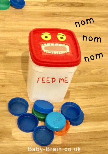 Monster "feed me" lids game - fine motor skill development - fun baby/toddler activity! from baby-brain.co.uk Sensory Balloons, Tin Ideas, Motor Coordination, Fun Friday, Fine Motor Skills Development, Motor Skills Activities, Skill Development, Games For Toddlers, Toddler Play