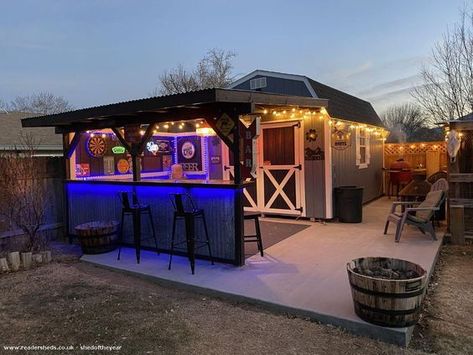 Backyard Shed Bar Ideas, Shed Bar Ideas, Tattoo Garden, Bar Shed, Pub Sheds, Outside Bars, Outdoor Patio Bar, Backyard Renovations, Backyard Bar