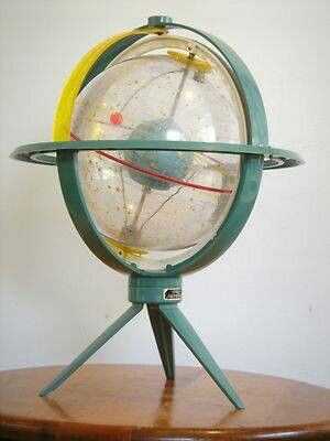 Atomic mid century globe Deco Retro, Atomic Age, Mid Century Mod, Mid Century Modern Decor, Retro Furniture, Mid Century Decor, Retro Mid Century, Retro Futurism, Mid Century Modern House