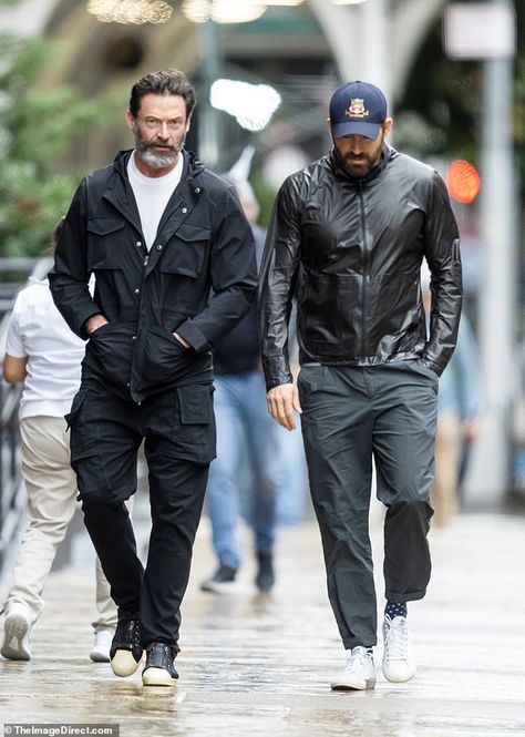 Hugh And Ryan Reynolds, Hugh Jackman Style, Hugh Jackman Ryan Reynolds, Hugh Jackman Aesthetic, Ryan Reynolds And Hugh Jackman, Ryan Reynolds Aesthetic, Huge Jackman, Logan Howlett, Psychological Help