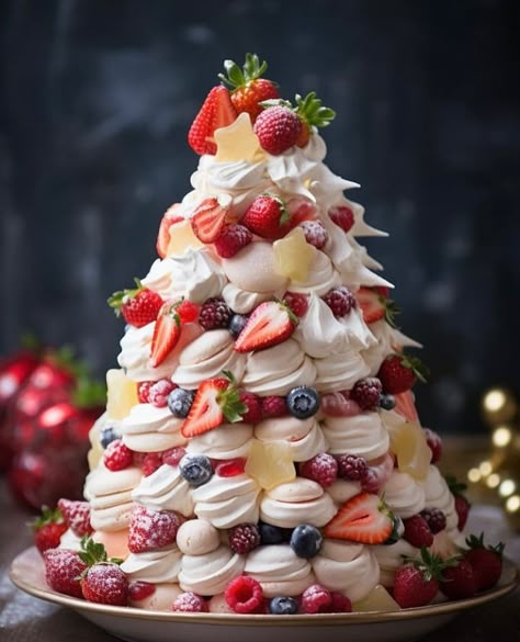 Christmas Pavlova, Pavlova Recipe, Recipetin Eats, Christmas Entertaining, Christmas Brunch, Christmas Food Desserts, Christmas Sweets, Xmas Food, Christmas Cooking