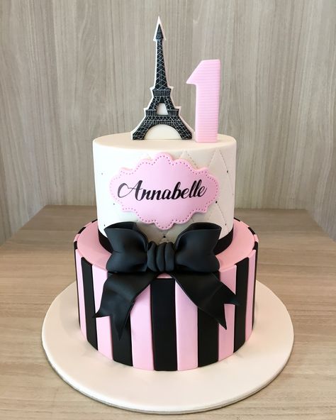 Paris Theme Cake, Paris Themed Cakes, House Of Dreams, Paris Cakes, Bow Cakes, Cake Boards, Paris Party, Themed Birthday Cakes, Theme Cake