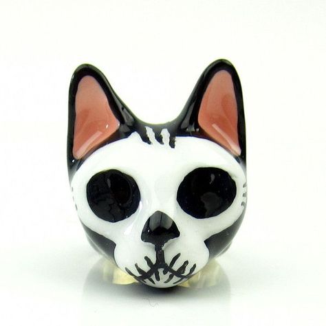 Little skull cat Goth Jewellery, Clay Monsters, Clay Bear, Sugar Skull Cat, Gothic Jewellery, Skull Rings, Alternative Jewelry, Goth Jewelry, Cat Ring