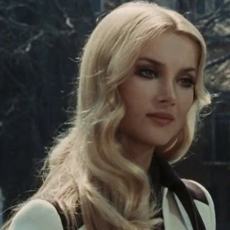 Barbara Bouchet, 70s Hair, Long Blonde, Monica Bellucci, Blonde Bombshell, Old Hollywood Glamour, Long Blonde Hair, Hollywood Glamour, Vintage Beauty