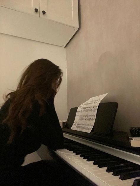 Cute Piano Aesthetic, Piano Hobby Aesthetic, Woman Playing Piano Aesthetic, Learn Piano Aesthetic, Piano Aethstetic, Play Piano Aesthetic, Playing Keyboard Aesthetic, Piano Vision Board, Playing The Piano Aesthetic