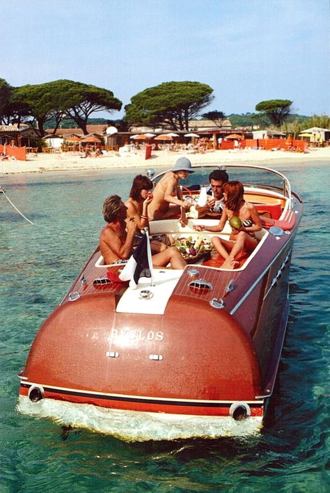 Riva Boot, Weekend Mode, Chris Craft, Vintage Boats, Slim Aarons, Wood Boats, Boat Party, Classic Boats, Lodz