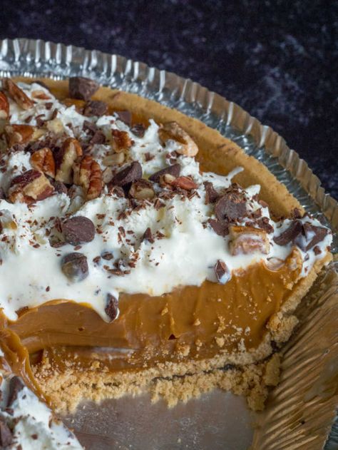 Copycat O’Charley’s Caramel Pie – 12 Tomatoes Jezebel Dip, Yumasetti Casserole, Alabama Pecanbread, Carmel Pie, Caramel Pie Recipe, Texas Hash, Impossible Cheeseburger, Thanksgiving Desserts Pie, Peach Pudding