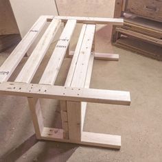 2x4 Bench Diy, 2x4 Bench, Wood Bench Plans, Wood Bench Outdoor, Diy Wood Bench, Simple Benches, Diy Bench Outdoor, Wooden Pallet Furniture, Bench Diy