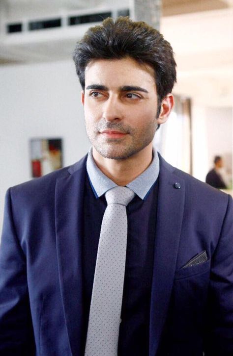 AKSAR 2.GAUTAM RODE Gautam Rode, Famous Indian Actors, Motion Poster, Actors Male, Fashion Diva, Stylish Boys, Tv Actors, Cute Wild Animals, Diva Fashion