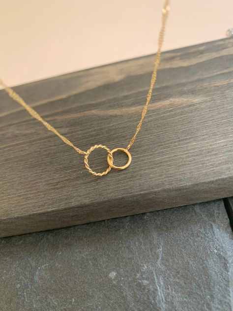 "Beautiful simple and everyday necklace~ Interlocking Circle Necklace, Double Circle Pendant Necklace, Entwined Ring Necklace, Minimalist Gift for Her, Couple Sister Necklace DESCRIPTION: Necklace lengths 17 inches. - Interlocking Circle pendantapprox. 1\" in length -16K Gold, Silver, Rose gold Plated Double Circle Charm size: 1\" -16K Gold, Silver, Rose gold Plated dainty chain and lobster clasp" Dainty Round Necklace For Best Friend, Minimalist Round Pendant Necklace For Friendship, Dainty Circle Necklace For Gifts, Minimalist Circle Chain Necklace Gift, Dainty Circle Necklace For Gift, Valentine Gifts For Girls, Double Circle Necklace, Birthday Gift For Friend, Interlocking Circle Necklace