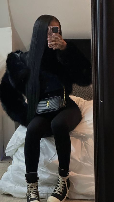 Instagram Baddie Picture Ideas, Reggaeton Concert Outfit Ideas, Fall Fashion Outfits 2024, Melina Cohens, Ootd Sport, Winter Chill Outfits, Black Women Outfits, All Black Style, Winter Outfits Black Women