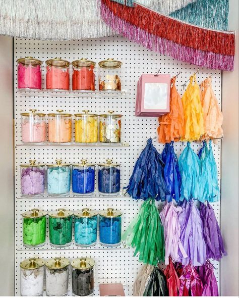 Balloon Boutique Store, Balloon Store Design, Balloon Store Ideas, Balloon Store Interior, Balloon Organization Ideas, Make Your Own Confetti, Party Supply Organization, Office Craft Room Combo, Flower Shop Decor