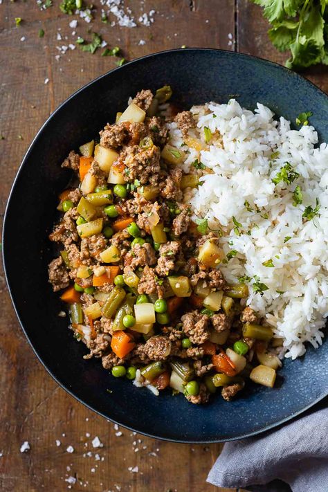 This easy Mexican Picadillo is based on my grandmother-in-law's original Picadillo recipe. The perfect busy weeknight dinner. Chock full of veggies and flavor. #picadillo #mexican Mexican Picadillo, Picadillo Recipe, Projects School, Easy Mexican, Frozen Veggies, Catering Food, Frozen Vegetables, Weeknight Dinner, Free Recipes