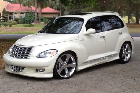 PT Cruiser / I am in love with my PT Cruiser. Customizing one and want another please! Chrysler Pt Cruiser Custom, Pt Cruiser Aesthetic, Pt Cruiser Custom, Pt Cruise, Pt Cruiser Accessories, Chrysler 300s, Car Man Cave, Car Camper, Morris Minor