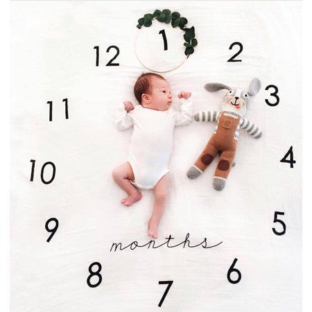 Baby's First Year Photoshoot Ideas - Pinhole Press Baby Growth Chart, Baby Milestone Photos, Baby Fotografie, Baby Monthly Milestones, Baby Milestone Blanket, Infant Photography Props, Baby Growth, Foto Baby, Newborn Baby Photography